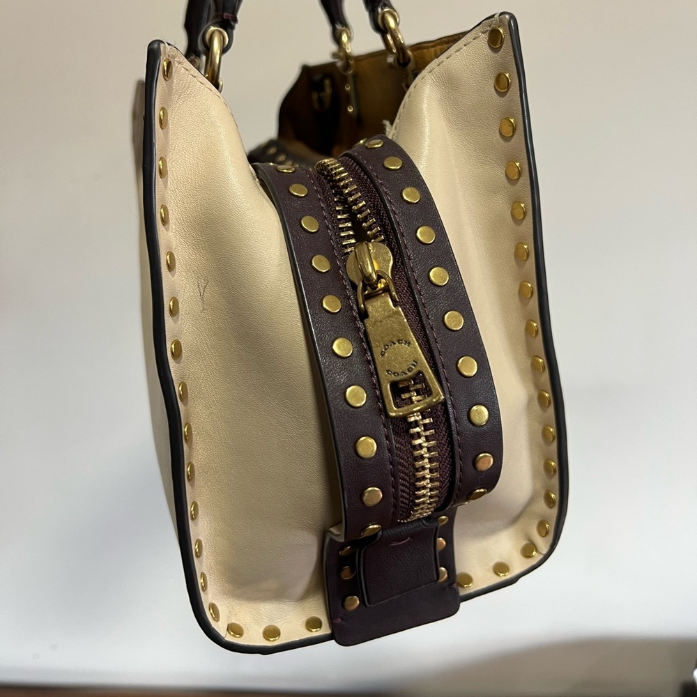 Coach Rogue 25 with Rivets - Picture 6 of 12